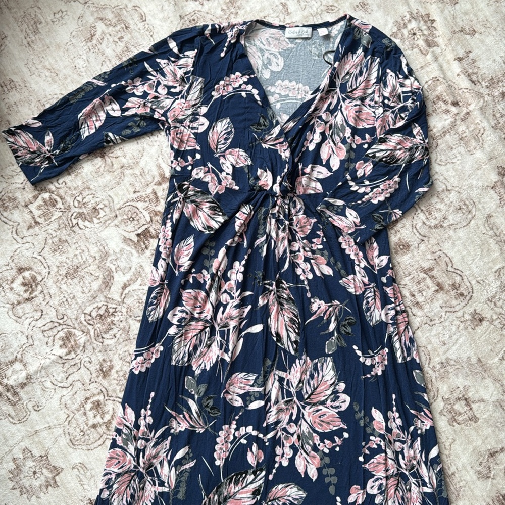 Flutter and kick maternity dress